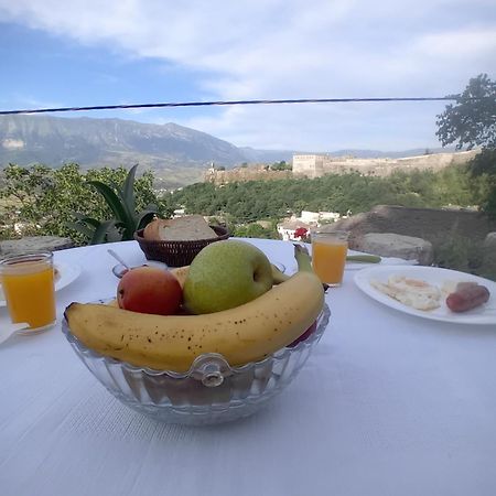 Arpet Guesthouse Gjirokaster Bagian luar foto