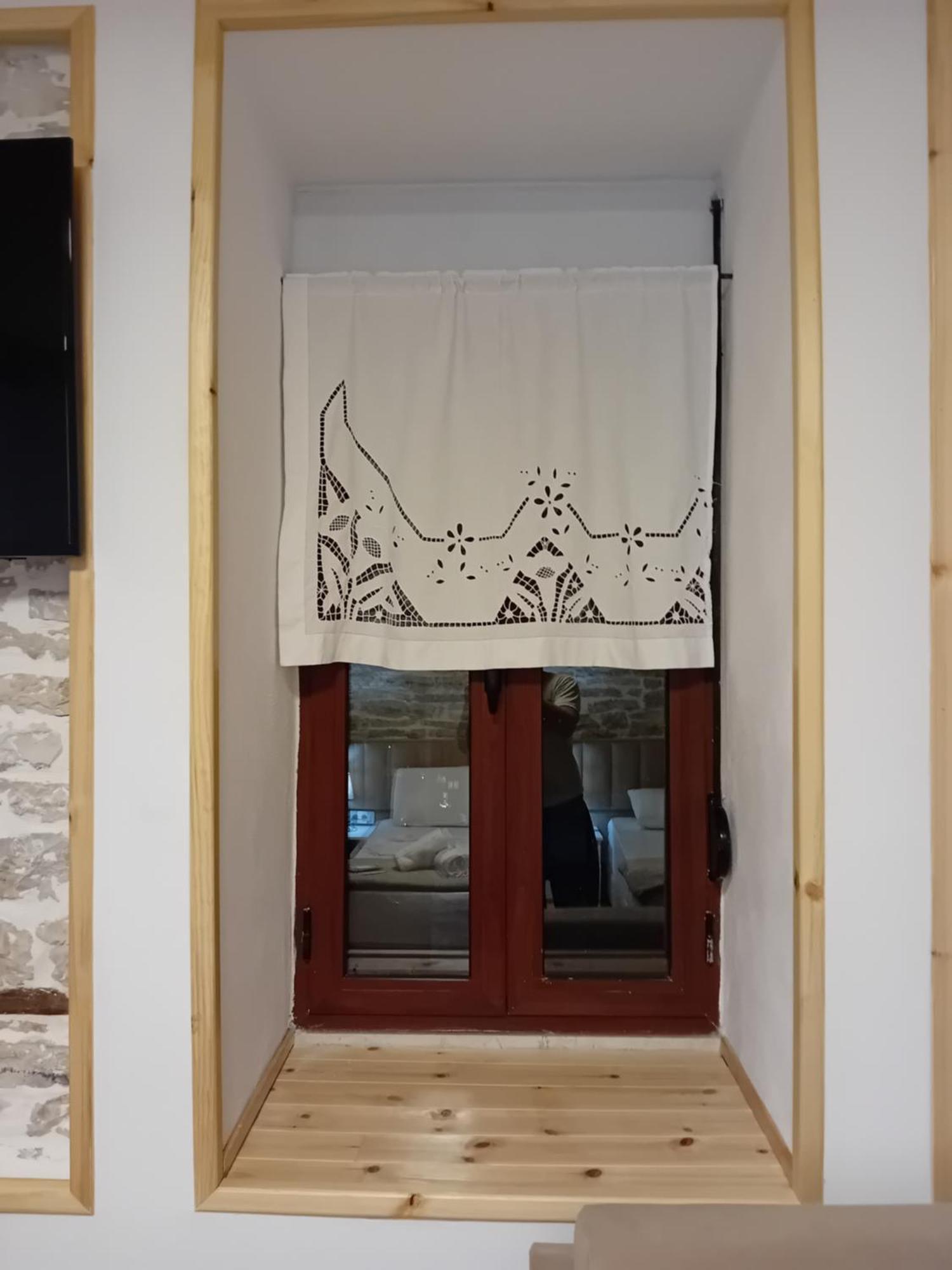Arpet Guesthouse Gjirokaster Bagian luar foto