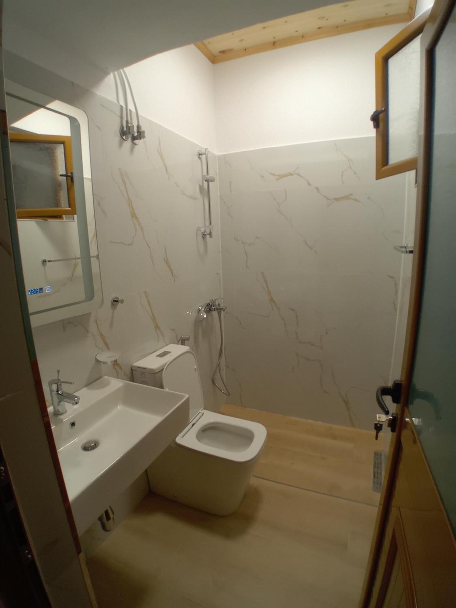 Arpet Guesthouse Gjirokaster Bagian luar foto