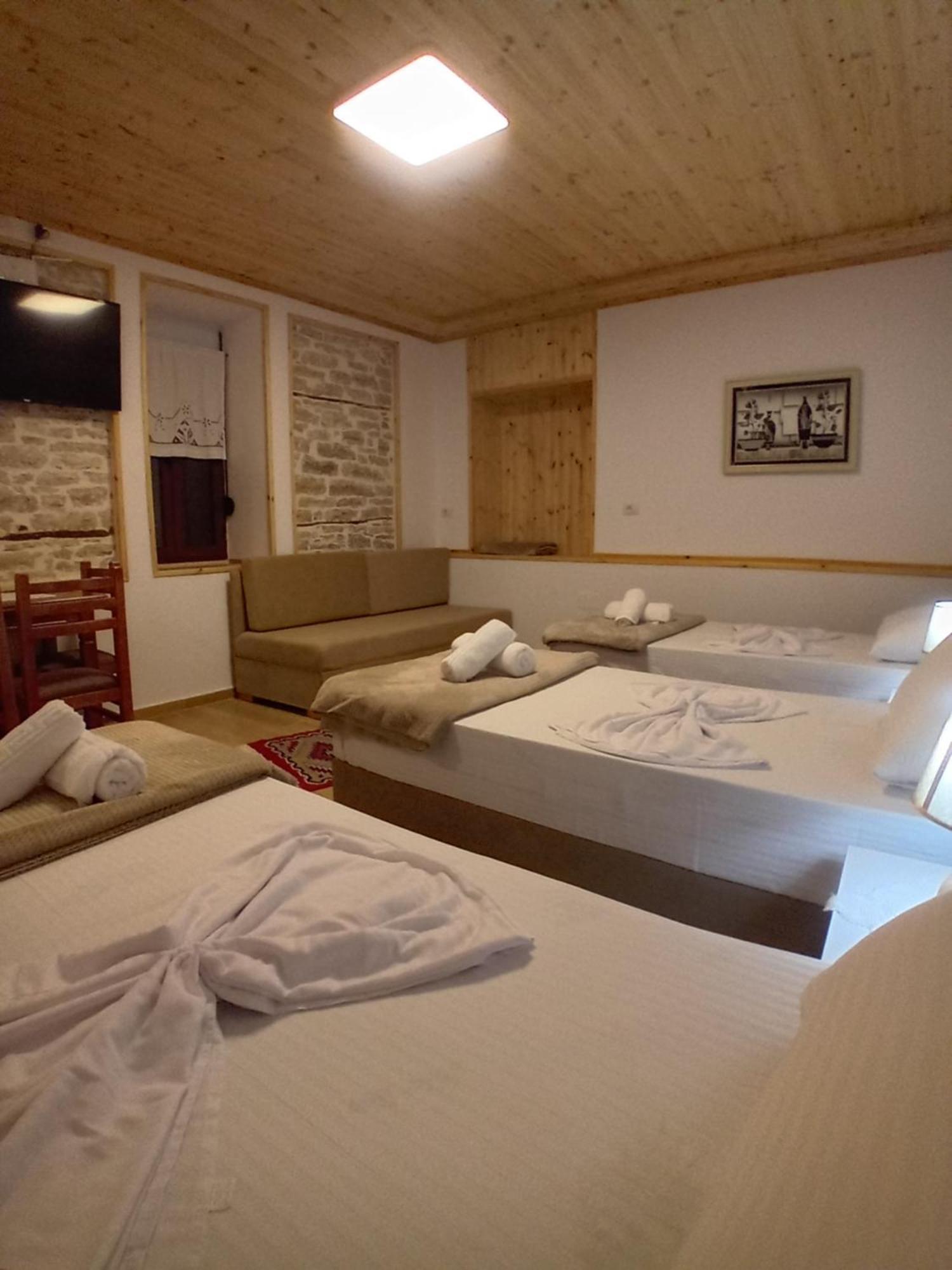 Arpet Guesthouse Gjirokaster Bagian luar foto